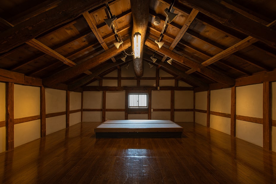 南側：1Fと雰囲気が違う展示スペース